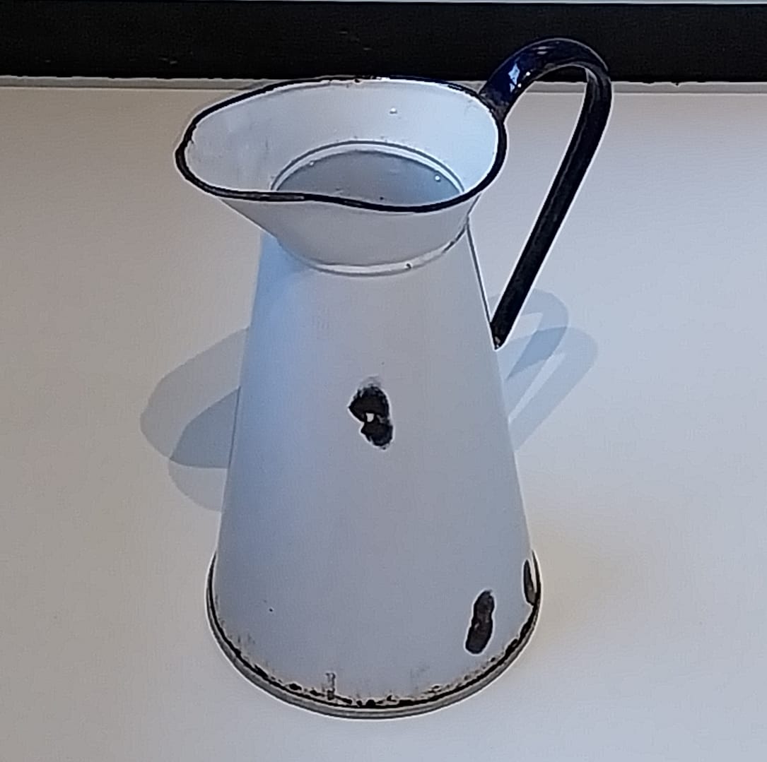 Doorleefde, brocante geëmailleerde waterkan (waterdicht) - Afbeelding 3
