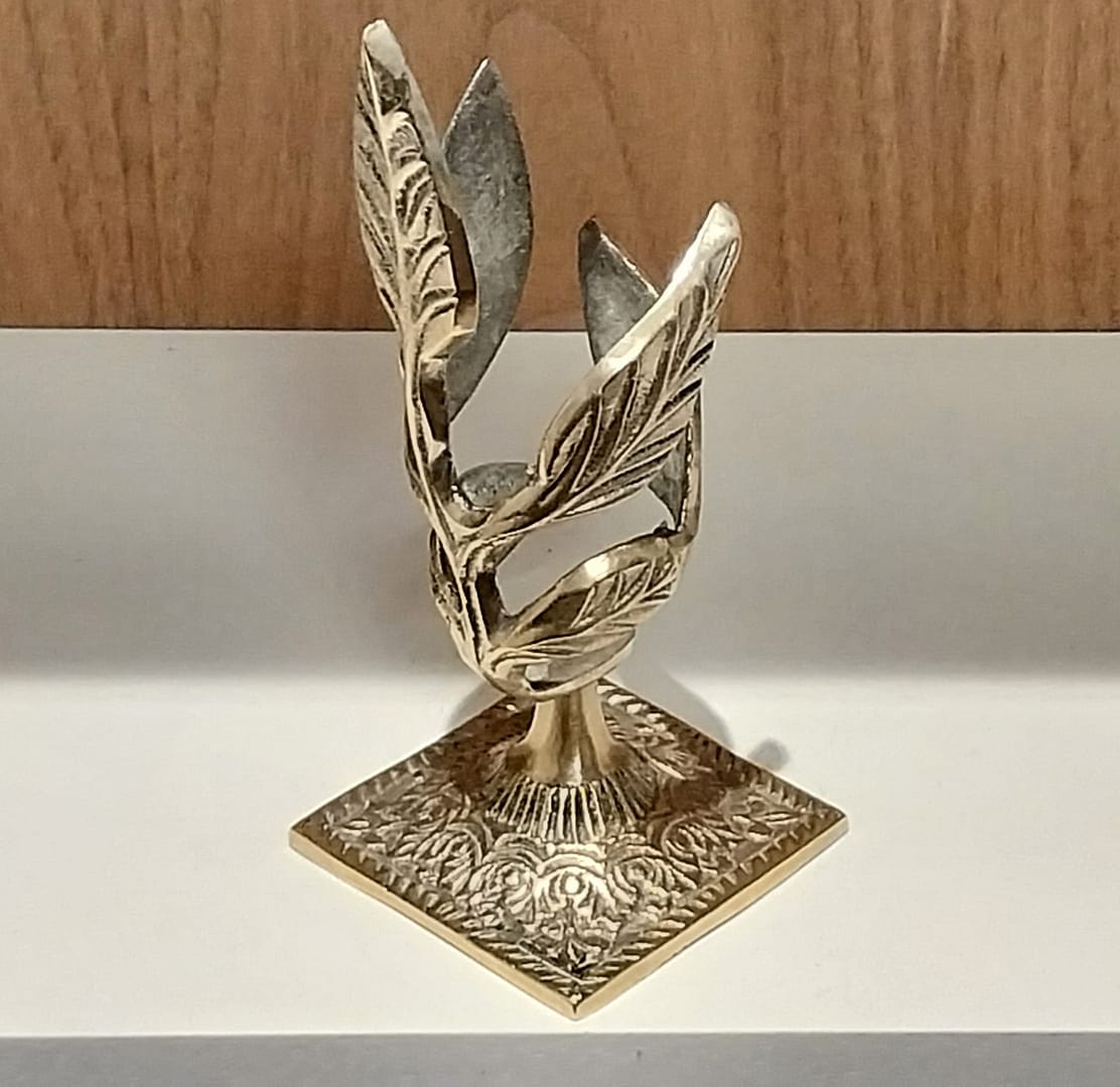 Epergne Foatglas vaasje, gedecoreerde messing standaard. - Afbeelding 6