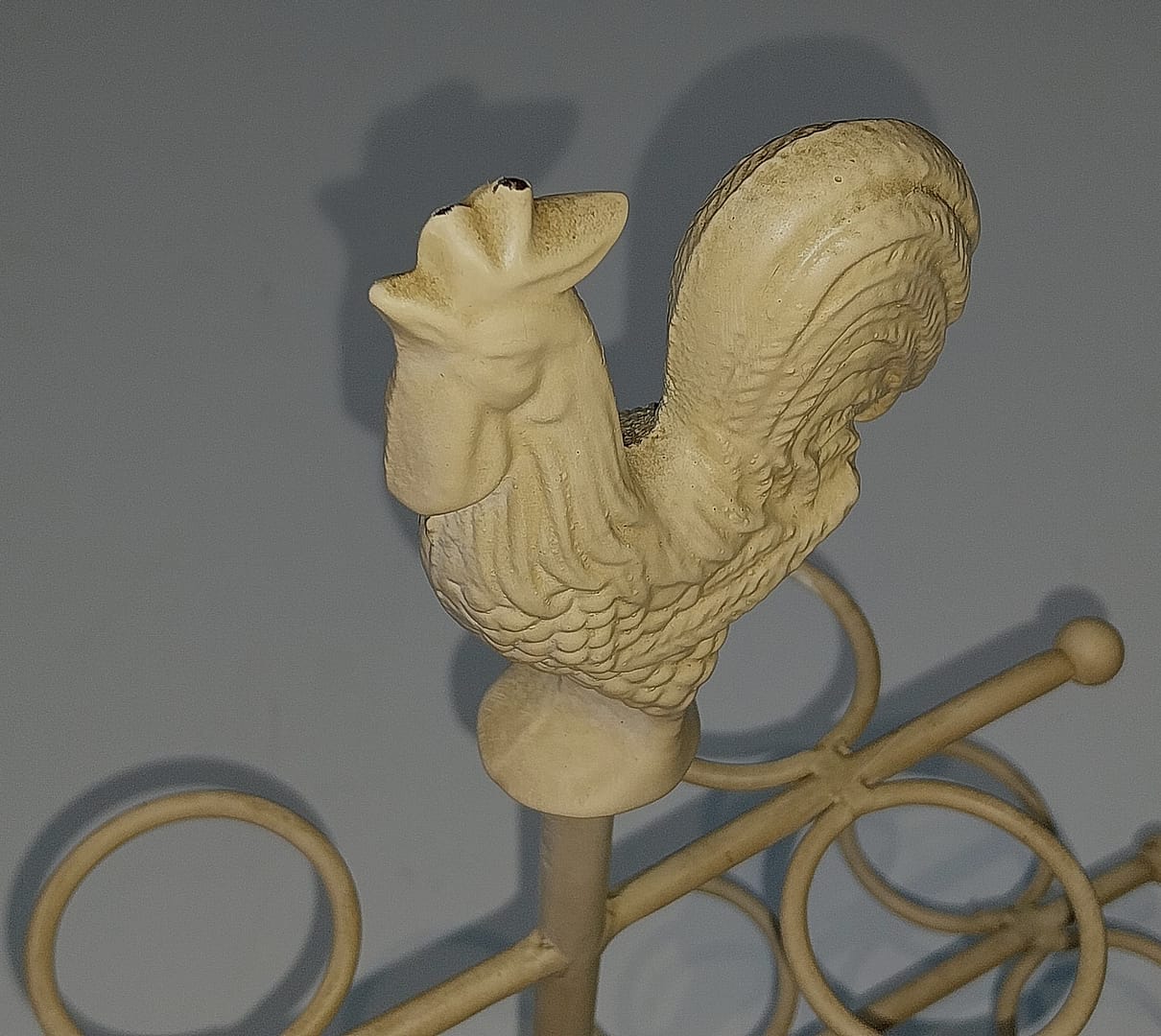 Brocant Gietijzer Eierrekje, voor 12 eieren, Afbeelding Haan - Afbeelding 3