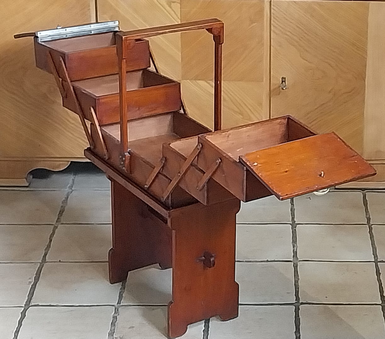 Antieke naaitafel + afneembare naaikist - Afbeelding 7