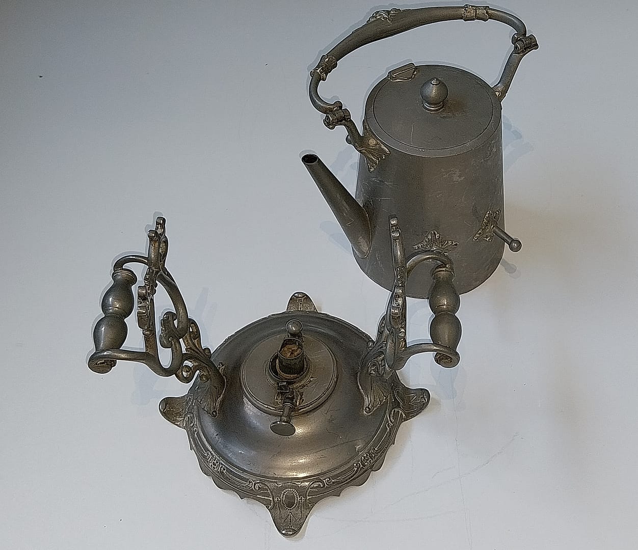Antiek tinnen theepot met warmhouder, van begin 1900 - Afbeelding 6