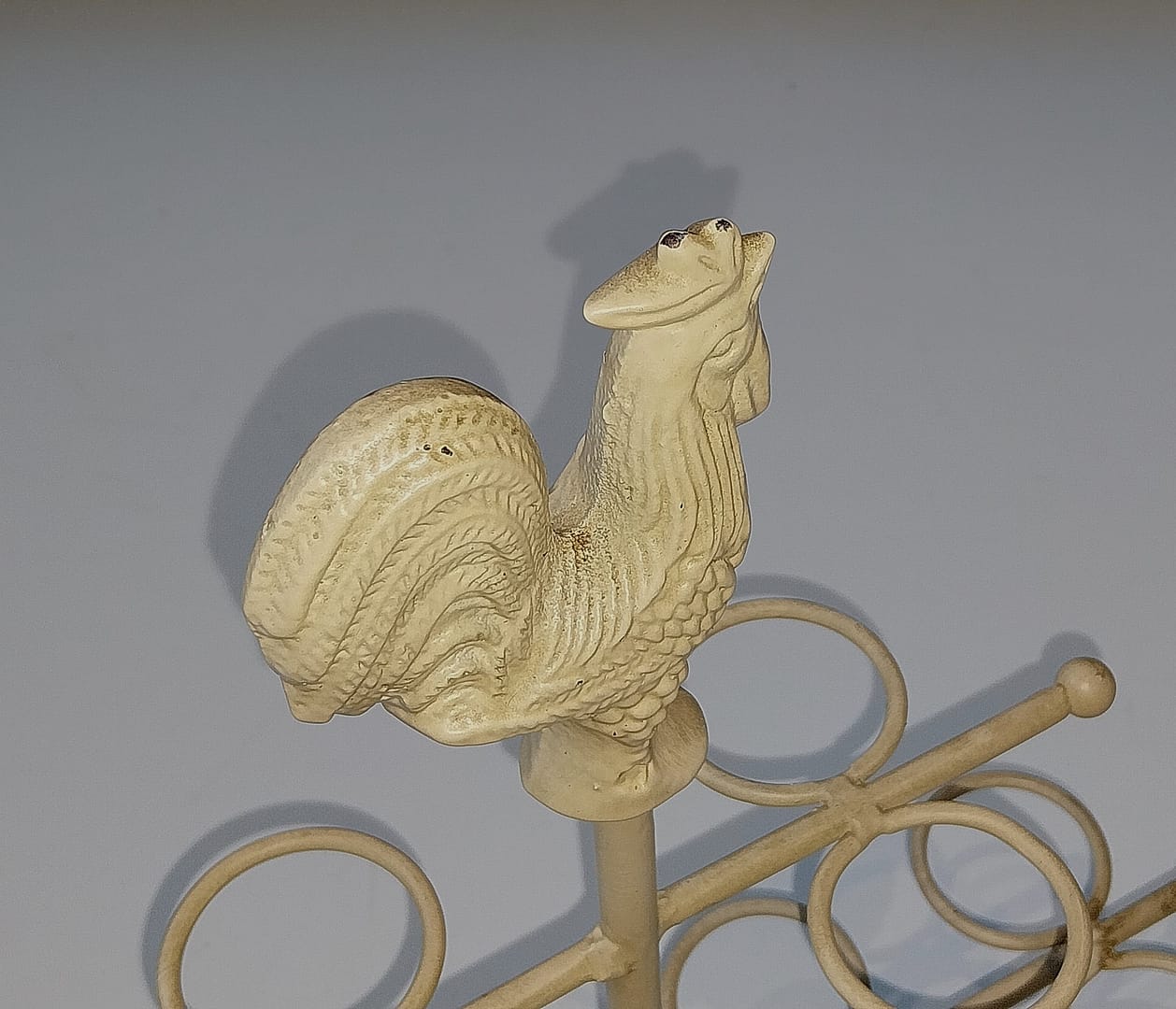 Brocant Gietijzer Eierrekje, voor 12 eieren, Afbeelding Haan - Afbeelding 5