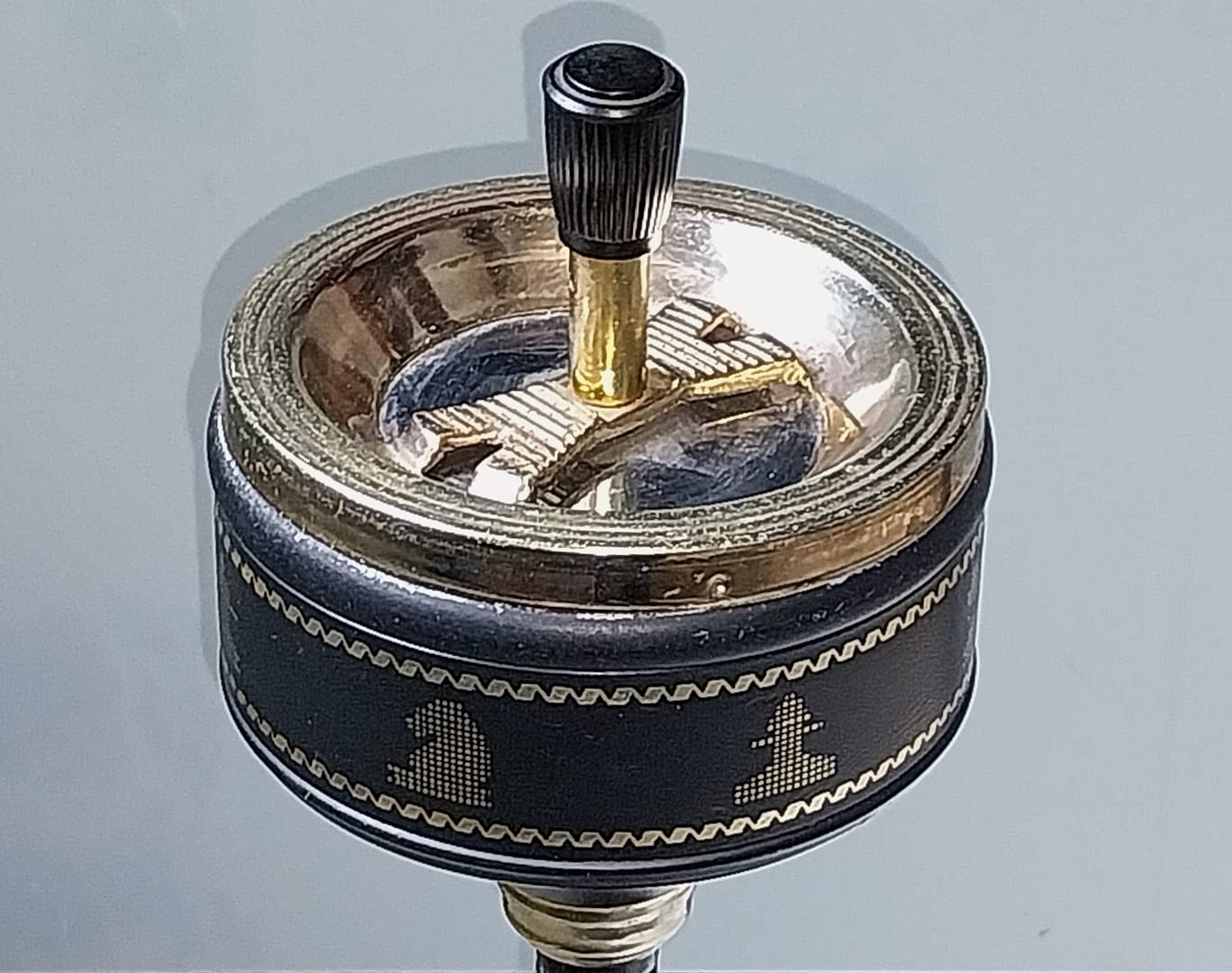 Vintage staande zwarte draaiasbak jaren 60/70 - Afbeelding 4