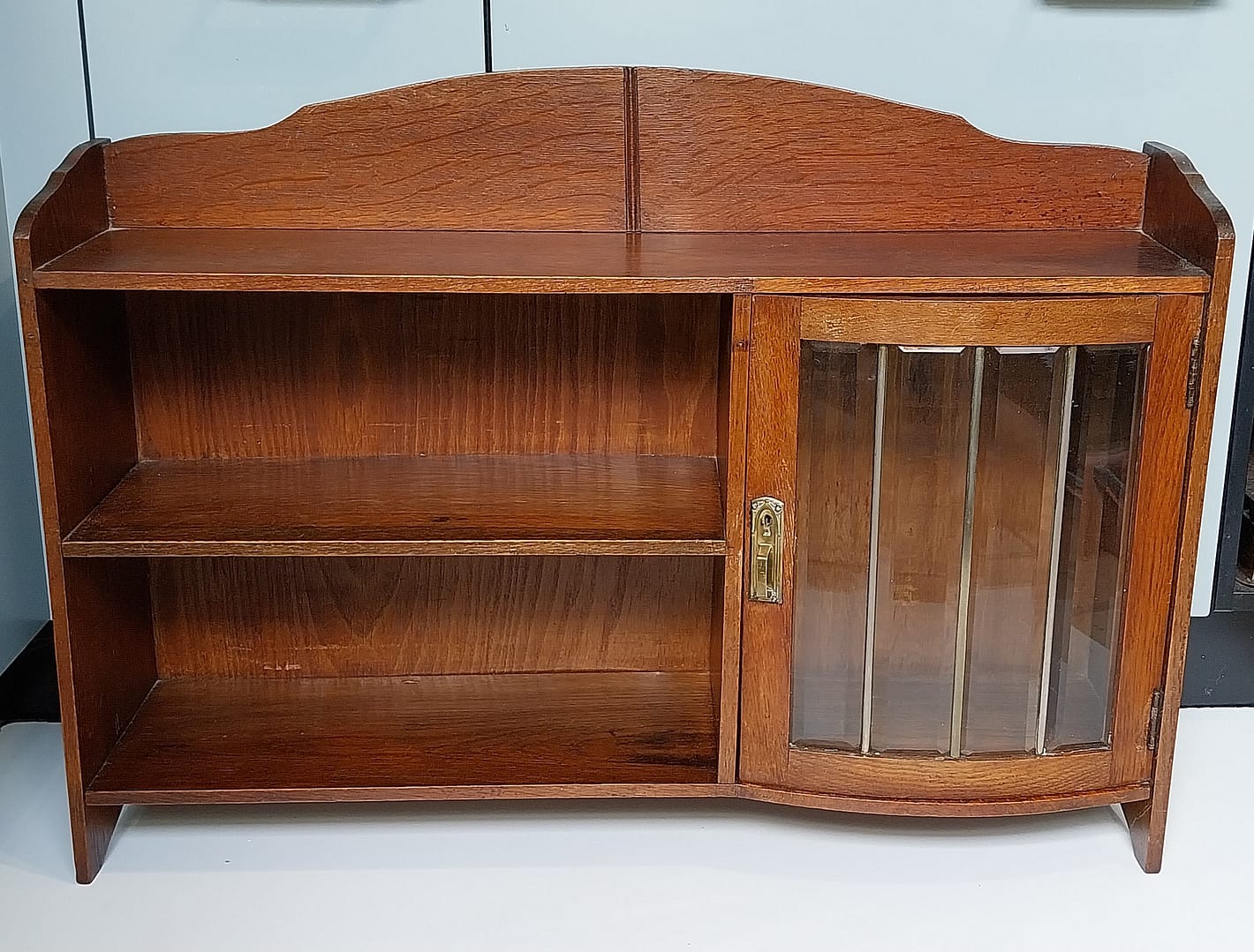 Antiek bijbelkastje / Wandkastje met facet geslepenglas