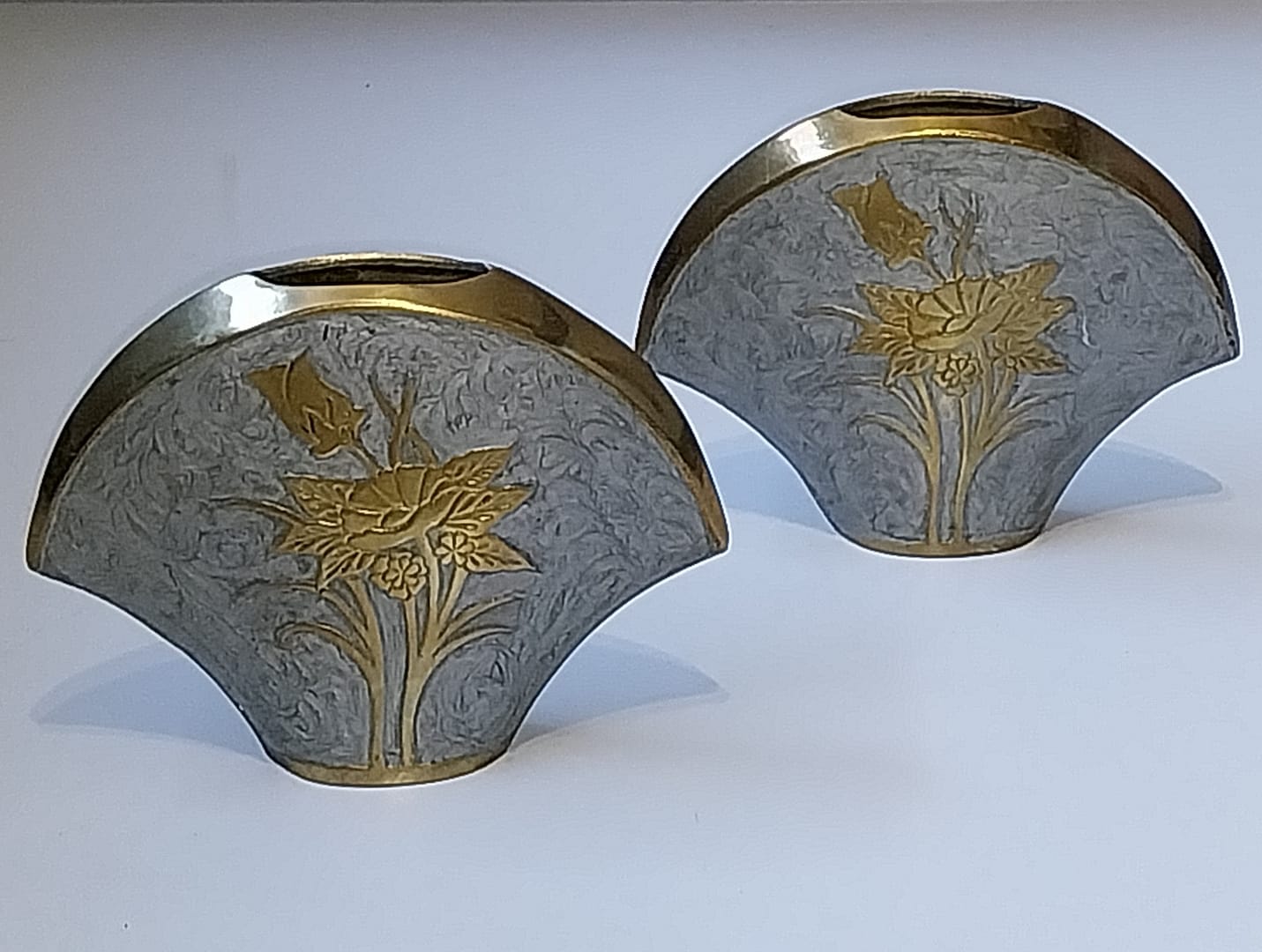 Set Messing vaasjes met bloemen, zilver blauw geëmailleerd