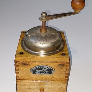 Brocante Houten Hand koffiemolen van Forge