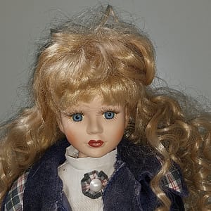 Porseleinen pop, hoogte 38 cm