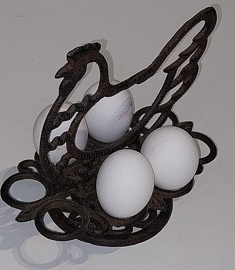 Brocante Gietijzeren Eierskelter of Eierrek